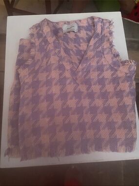 stradivarius Lavender and Pink Houndstooth Sleeveless V-Neck Knit Top